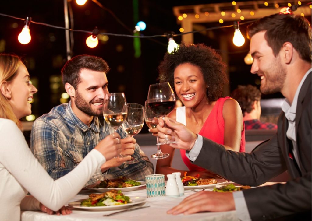 10 CONSEILS DE PRO POUR FRIMER À UNE DÉGUSTATION DE VINS