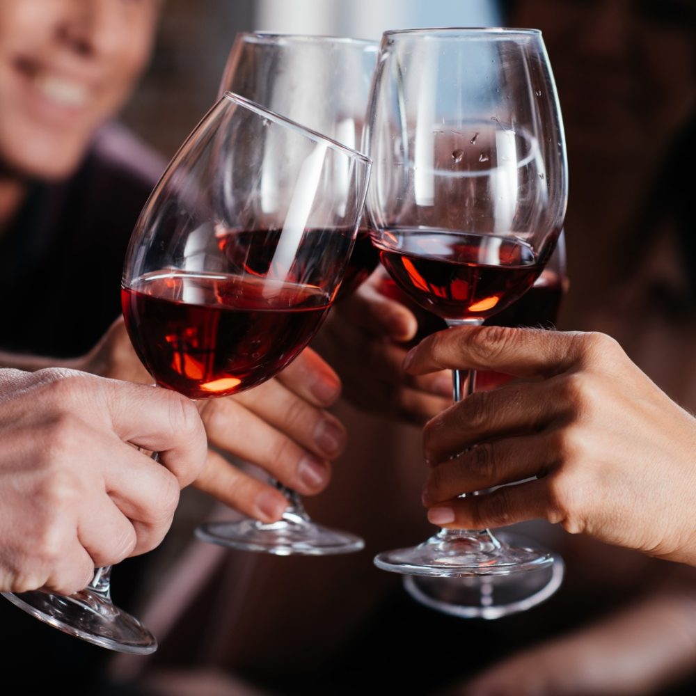 Tenez-vous bien votre verre à vin ?