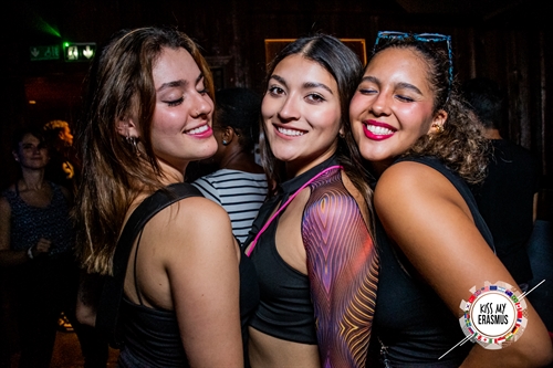 Kiss My Erasmus @Cafe Oz
