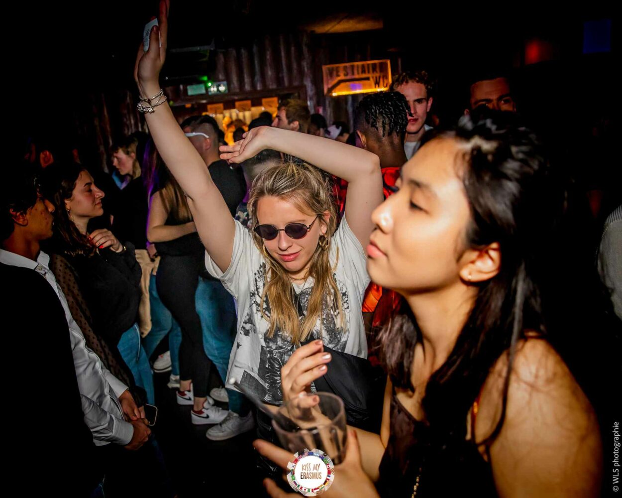 KISS MY ERASMUS @ CAFE OZ (chatelet)