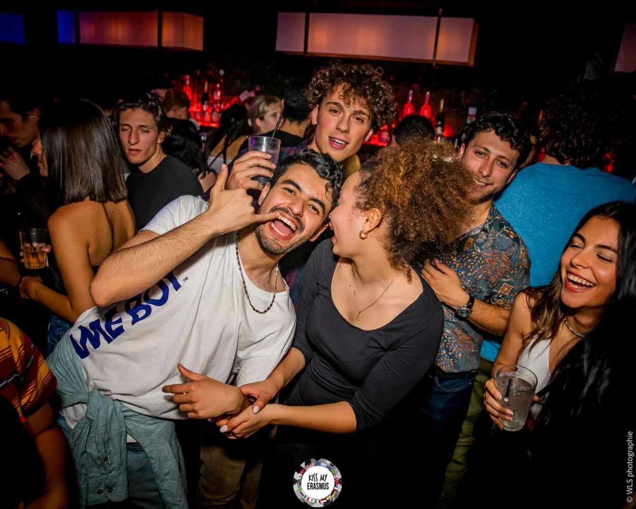 KISS MY ERASMUS @ CAFE OZ (chatelet)